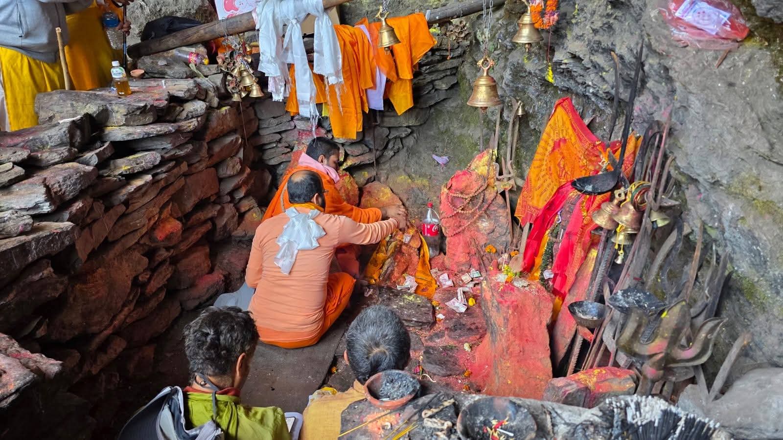 शैलुङमा रहेको भीमसेन तरवार शिलामा  रुद्री पुजा गरिने